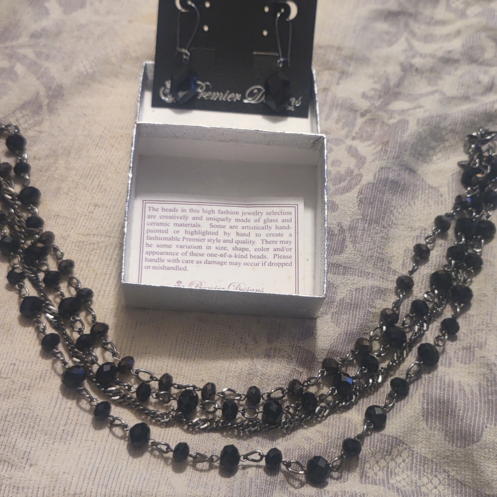 Premier Designs necklace and earring set